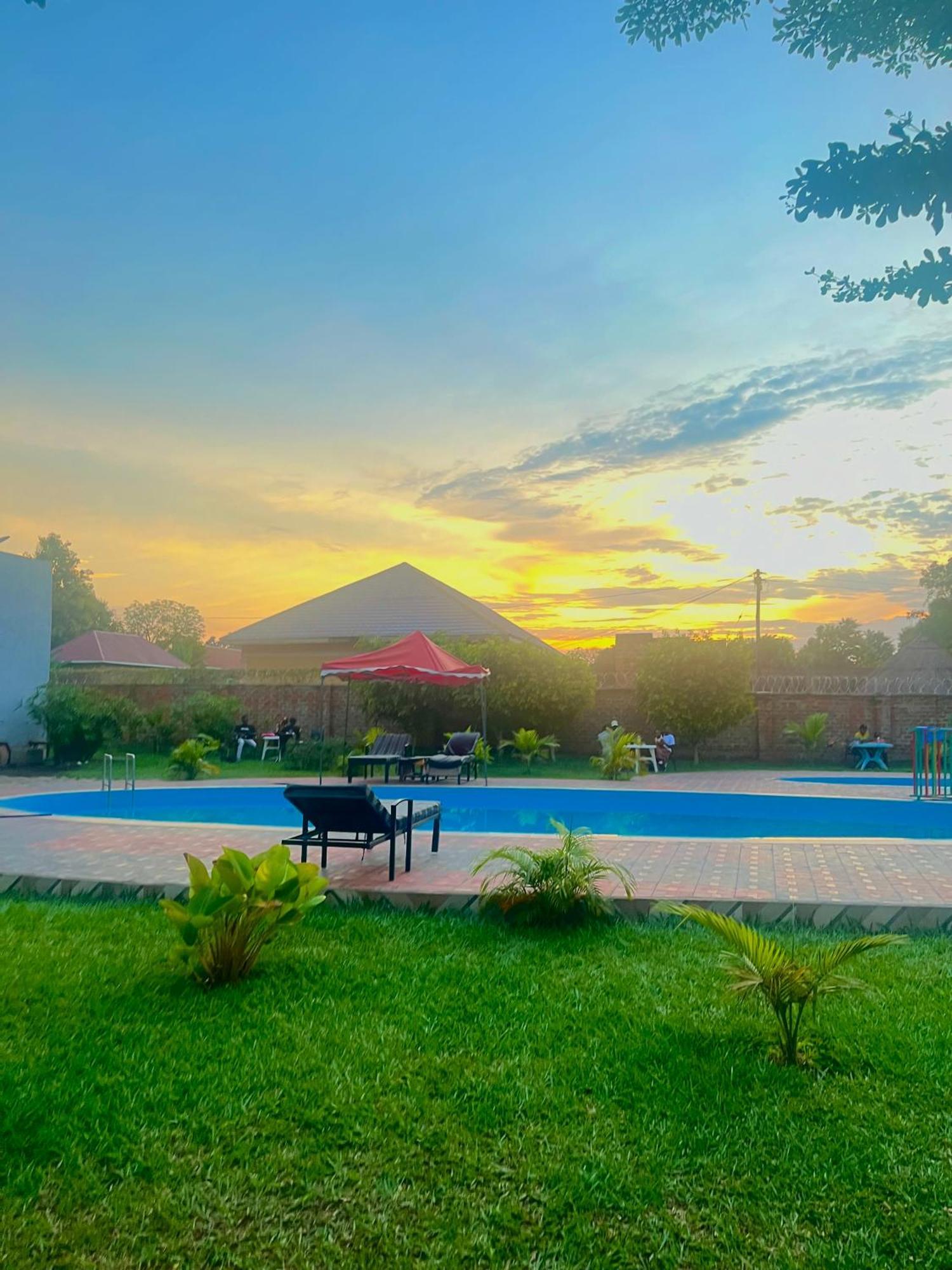 Lavic Country Resort Adjumani ภายนอก รูปภาพ