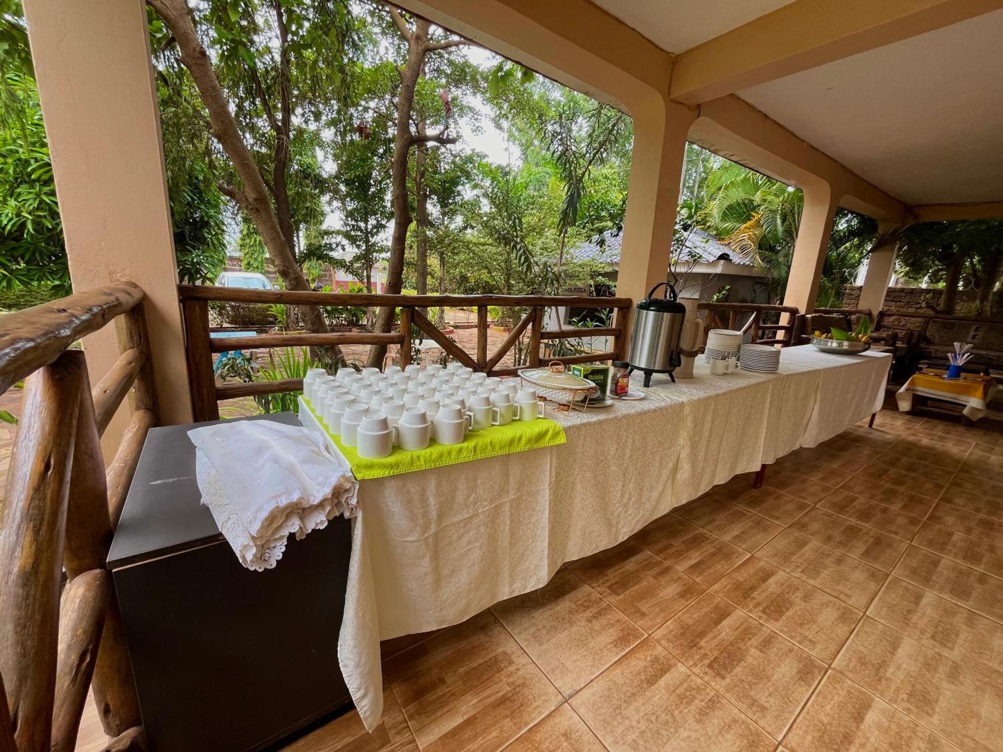 Lavic Country Resort Adjumani ภายนอก รูปภาพ